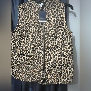NWT Crown and Ivy leopard  print vest .